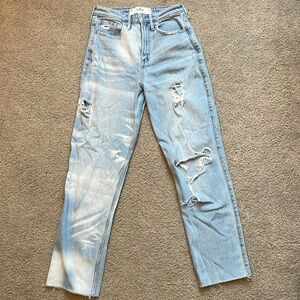 Hollister Curvy Ultra High-Rise Vintage Straight Jeans
